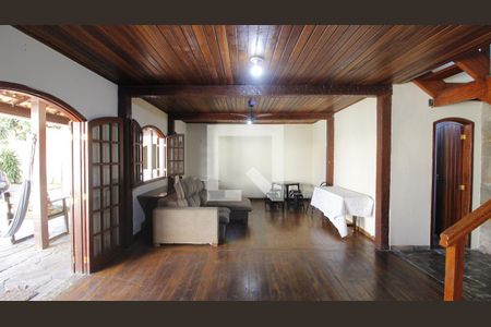 Casa para alugar com 5 quartos, 400m² em Palmeiras, Cabo Frio