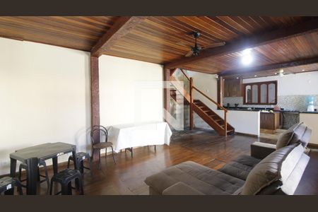 Casa para alugar com 5 quartos, 400m² em Palmeiras, Cabo Frio