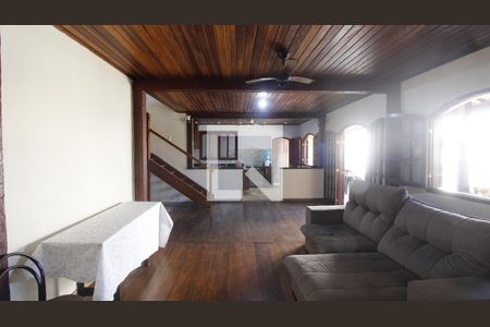 Casa para alugar com 5 quartos, 400m² em Palmeiras, Cabo Frio