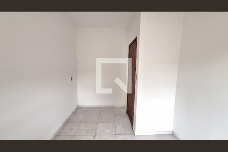 Quarto de casa para alugar com 2 quartos, 80m² em Vila Santa Cruz, Duque de Caxias