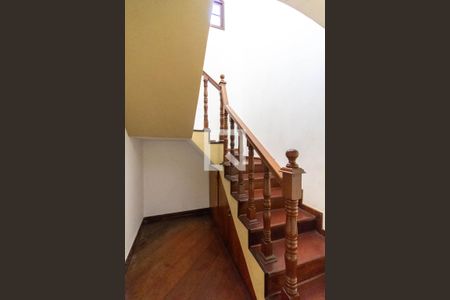 Escada de casa para alugar com 2 quartos, 180m² em Jardim Paraventi, Guarulhos