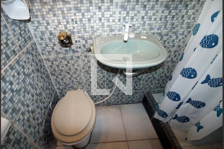 Banheiro de kitnet/studio para alugar com 1 quarto, 20m² em Brás de Pina, Rio de Janeiro