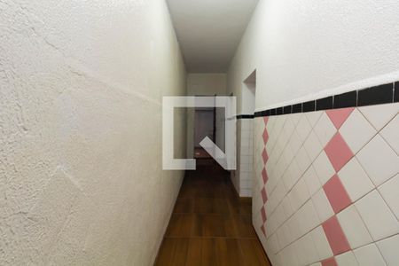 Corredor de casa para alugar com 2 quartos, 110m² em Vila Carmosina, São Paulo