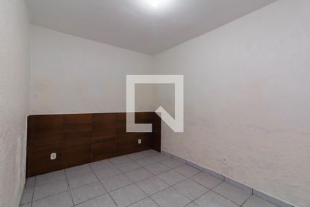 Quarto 2 de casa para alugar com 2 quartos, 110m² em Vila Carmosina, São Paulo