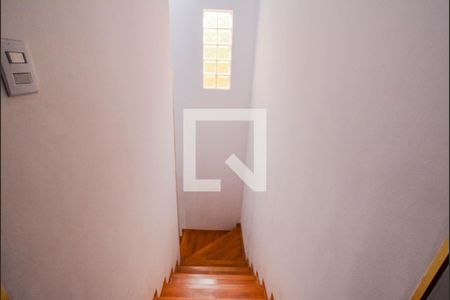 Escada de casa para alugar com 3 quartos, 160m² em Vila Curuçá, Santo André