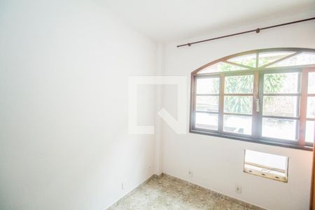 Quarto 1 de apartamento para alugar com 2 quartos, 63m² em Vila Valqueire, Rio de Janeiro