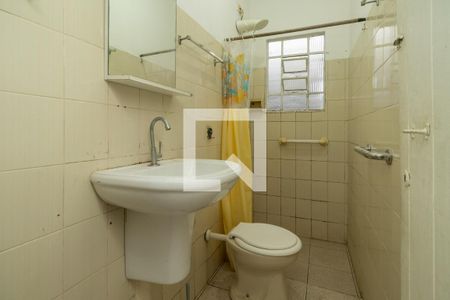 Banheiro de casa para alugar com 1 quarto, 55m² em Vila Tolstoi, São Paulo