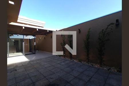 Área externa de casa de condomínio para alugar com 4 quartos, 180m² em Novo Mundo, Uberlândia