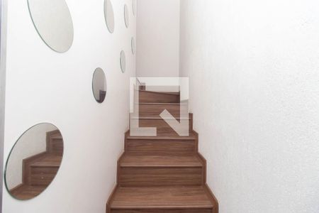 Escada de casa de condomínio para alugar com 3 quartos, 115m² em Vila Santos, São Paulo
