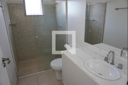 Banheiro da Suíte 1 de casa de condomínio para alugar com 2 quartos, 296m² em Parque Sinai, Santana de Parnaíba