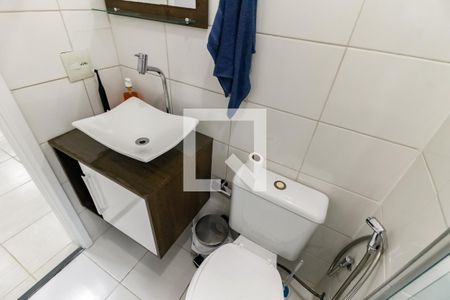 Banheiro de apartamento para alugar com 2 quartos, 42m² em Vila Indiana, Taboão da Serra
