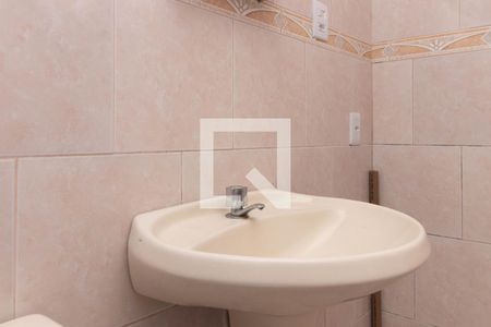 Banheiro de apartamento à venda com 1 quarto, 41m² em Azenha, Porto Alegre