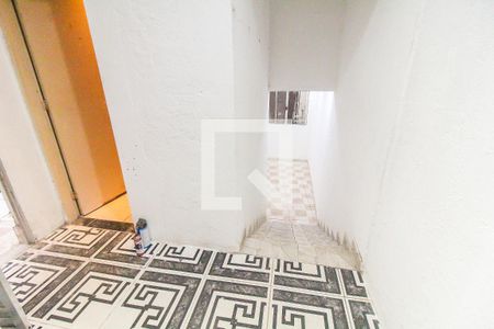 Hall de casa para alugar com 2 quartos, 120m² em Jardim Robru, São Paulo