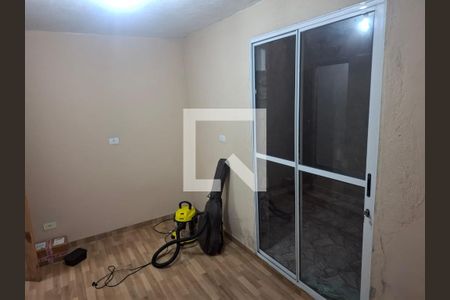Quarto de casa para alugar com 3 quartos, 210m² em Perobal, Itaquaquecetuba