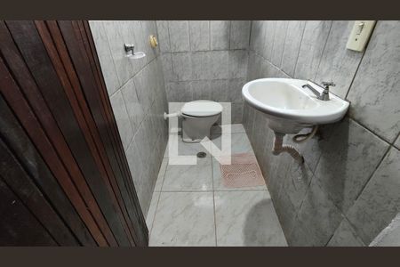 Banheiro de casa para alugar com 1 quarto, 54m² em Jardim Julio de Carvalho, Ferraz de Vasconcelos