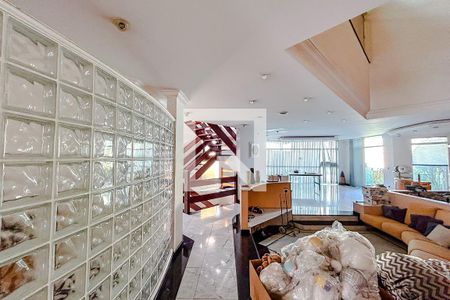 Sala de casa à venda com 5 quartos, 670m² em Vila Carrão, São Paulo
