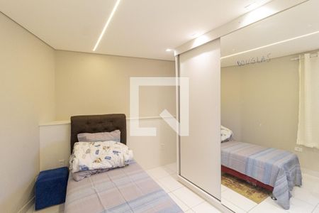Quarto 1 de apartamento para alugar com 2 quartos, 50m² em Jardim Guiomar, Carapicuíba