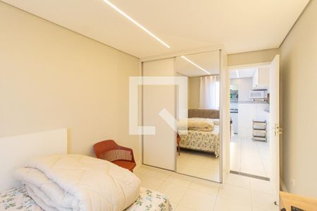 Quarto 2 de apartamento para alugar com 2 quartos, 50m² em Jardim Guiomar, Carapicuíba