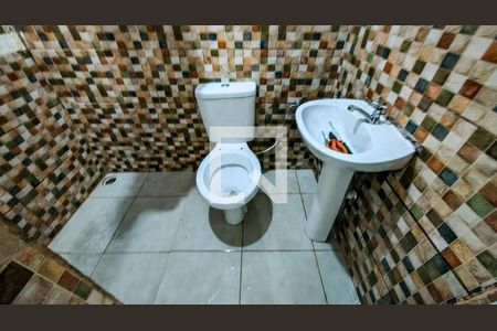 Banheiro de casa para alugar com 1 quarto, 24m² em Jardim Bela Vista (zona Sul), São Paulo