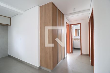 Corredor - Armário de apartamento para alugar com 3 quartos, 95m² em Cazeca, Uberlândia
