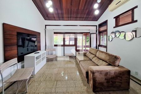 Sala 1 de casa de condomínio à venda com 3 quartos, 380m² em Piratininga, Niterói
