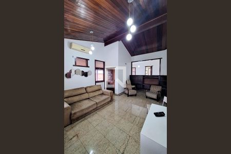 Sala 1 de casa de condomínio à venda com 3 quartos, 380m² em Piratininga, Niterói