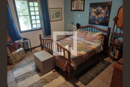 Casa à venda com 4 quartos, 251m² em Piratininga, Niterói