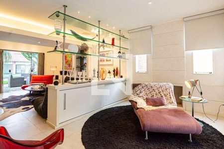 Casa à venda com 4 quartos, 220m² em Camboinhas, Niterói