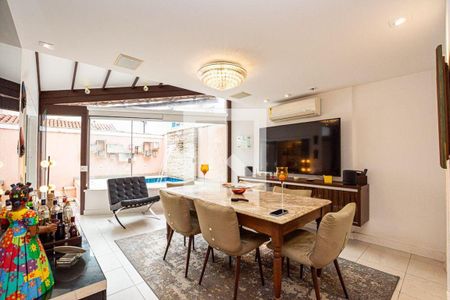 Casa à venda com 4 quartos, 220m² em Camboinhas, Niterói