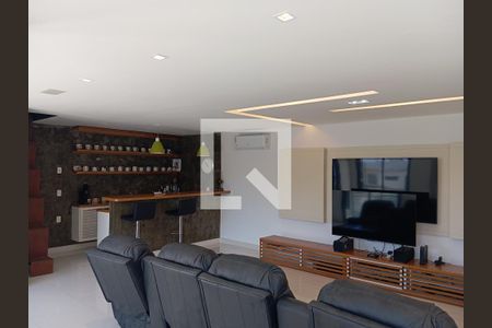 Sala de tv de apartamento à venda com 5 quartos, 357m² em Barra da Tijuca, Rio de Janeiro