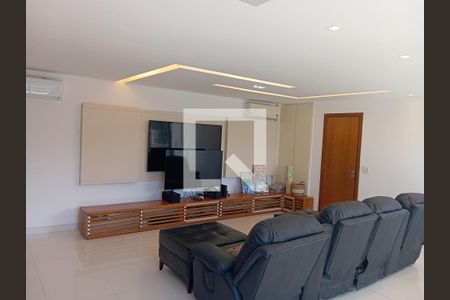 Sala de tv de apartamento à venda com 5 quartos, 357m² em Barra da Tijuca, Rio de Janeiro