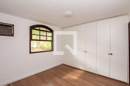 Casa à venda com 3 quartos, 201m² em Itaipu, Niterói