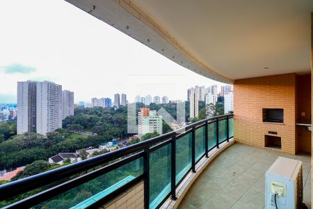 Apartamento para alugar com 3 quartos, 191m² em Vila Suzana, São Paulo