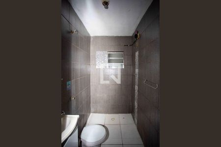 Banheiro de casa para alugar com 2 quartos, 30m² em Canhema, Diadema