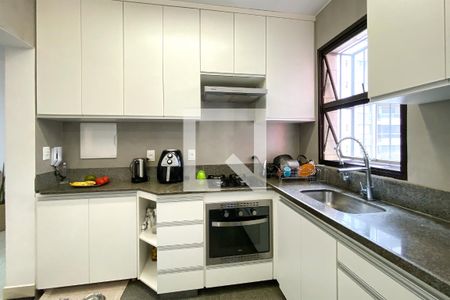 Cozinha de apartamento à venda com 3 quartos, 85m² em Lourdes, Belo Horizonte