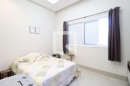 Quarto 1  de casa para alugar com 4 quartos, 250m² em Santa Mônica, Uberlândia
