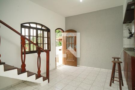 Sala de casa para alugar com 2 quartos, 100m² em Jacaroá, Maricá