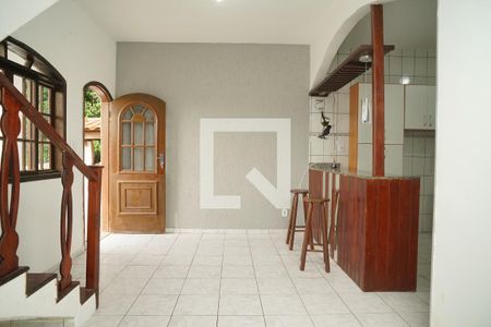 Sala de casa para alugar com 2 quartos, 100m² em Jacaroá, Maricá