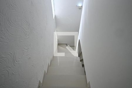 Escada de casa à venda com 3 quartos, 230m² em Parque Monte Alegre, Taboão da Serra