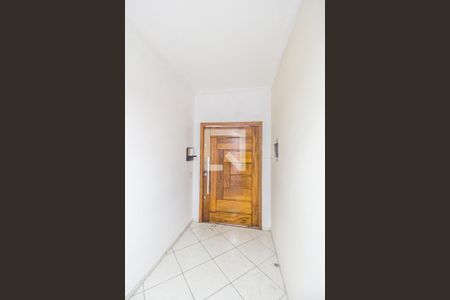 Entrada de casa para alugar com 2 quartos, 70m² em Conj. Hab. Pres. Castelo Branco, Carapicuíba