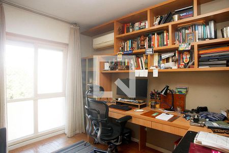 Quarto 2 de apartamento para alugar com 3 quartos, 100m² em Petrópolis, Porto Alegre