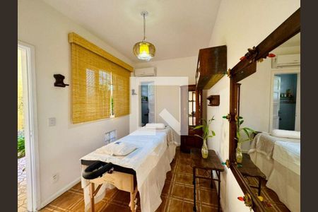 Casa à venda com 10 quartos, 285m² em Itaipu, Niterói