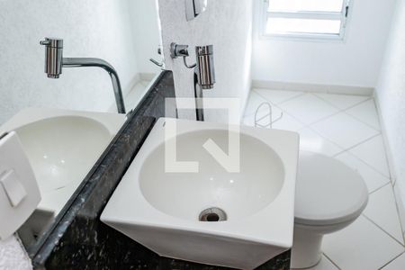 Lavabo de casa para alugar com 3 quartos, 140m² em Vila Palmeiras, São Paulo