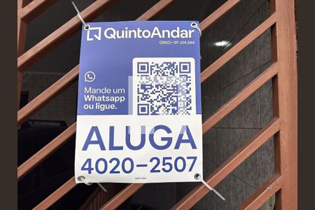 Placa instalada  de casa para alugar com 3 quartos, 100m² em Vila Nova York, São Paulo