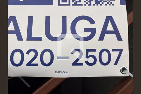 Placa instalada  de casa para alugar com 3 quartos, 100m² em Vila Nova York, São Paulo