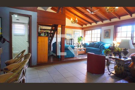 Sala  de casa à venda com 4 quartos, 339m² em Chácara das Pedras, Porto Alegre