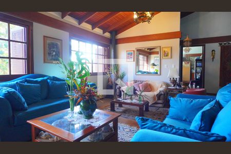 Sala  de casa à venda com 4 quartos, 339m² em Chácara das Pedras, Porto Alegre