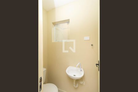 Lavabo de casa de condomínio para alugar com 2 quartos, 70m² em Vila Monte Santo, São Paulo