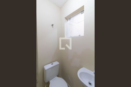 Lavabo de casa de condomínio para alugar com 2 quartos, 70m² em Vila Monte Santo, São Paulo