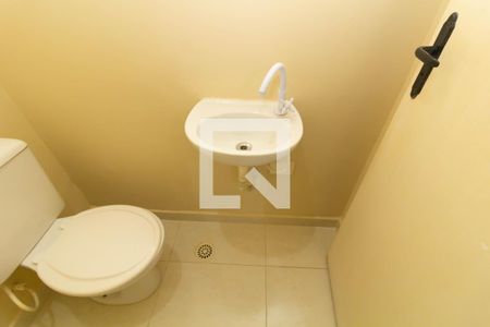 Lavabo de casa de condomínio para alugar com 2 quartos, 70m² em Vila Monte Santo, São Paulo